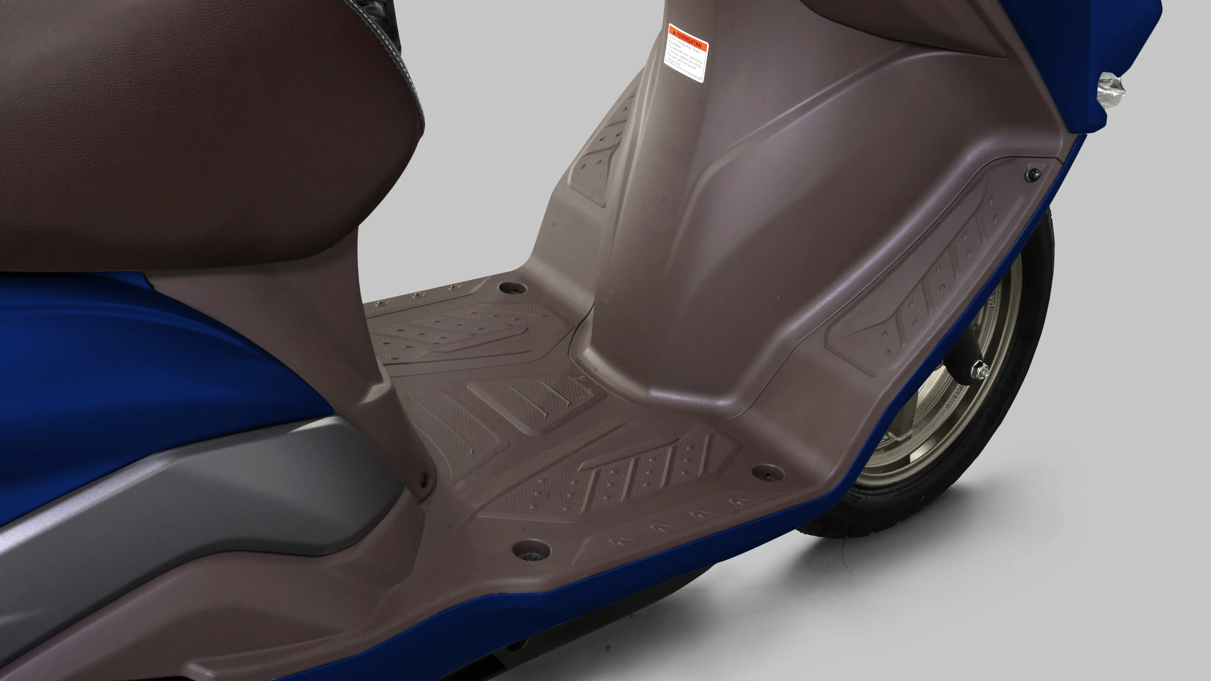 Roomy Floorboard and Footboards