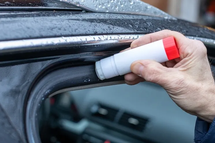 Cara Mengecek Seal Dan Karet Pintu Mobil Saat Musim Hujan