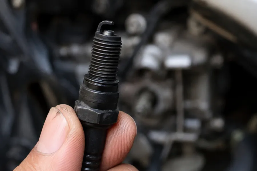 Penyebab Busi Motor Hitam