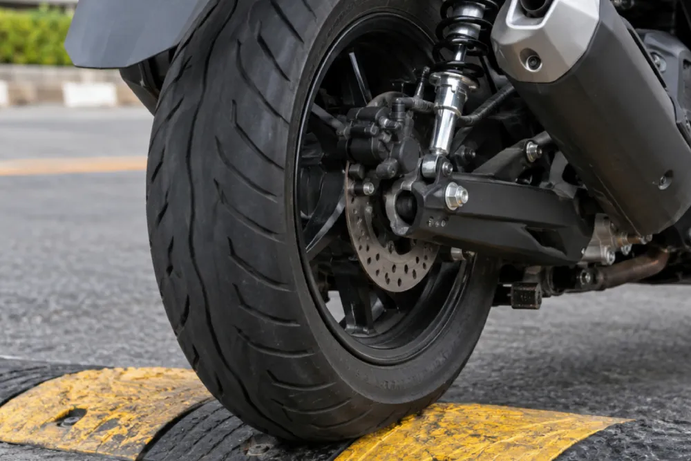 Roda Motor Terasa Memantul Saat Dikendarai, Apakah Ban atau Shockbreaker Bermasalah?
