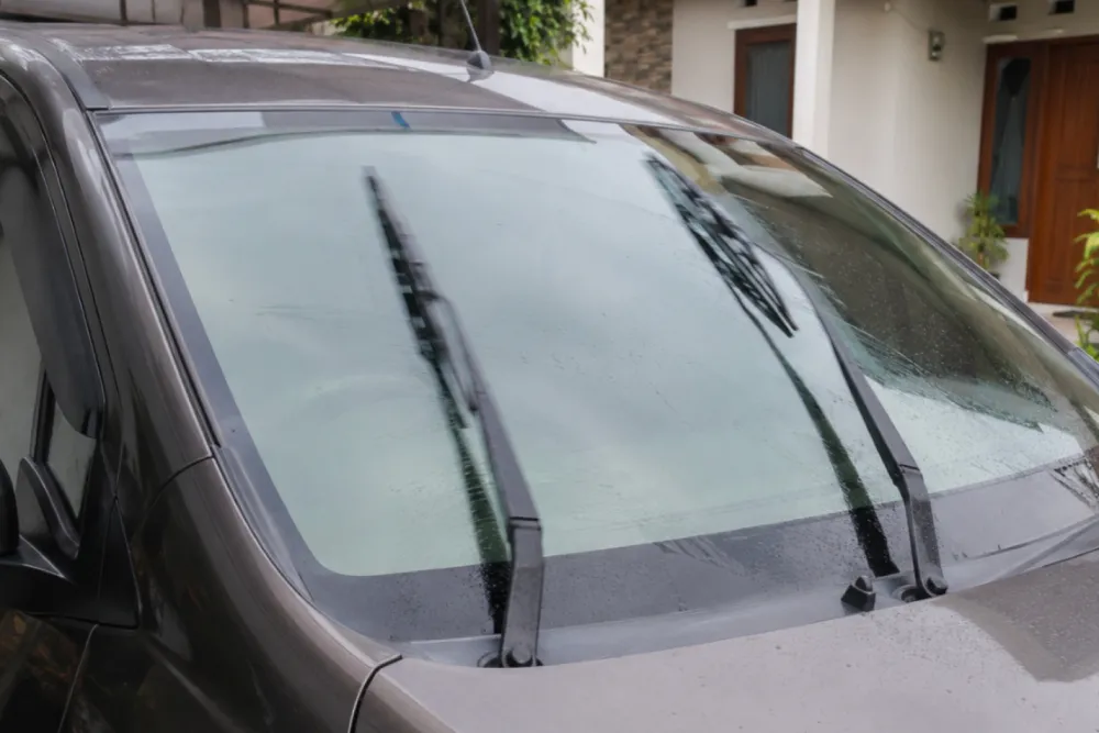 Wiper Mobil Menyala Sendiri