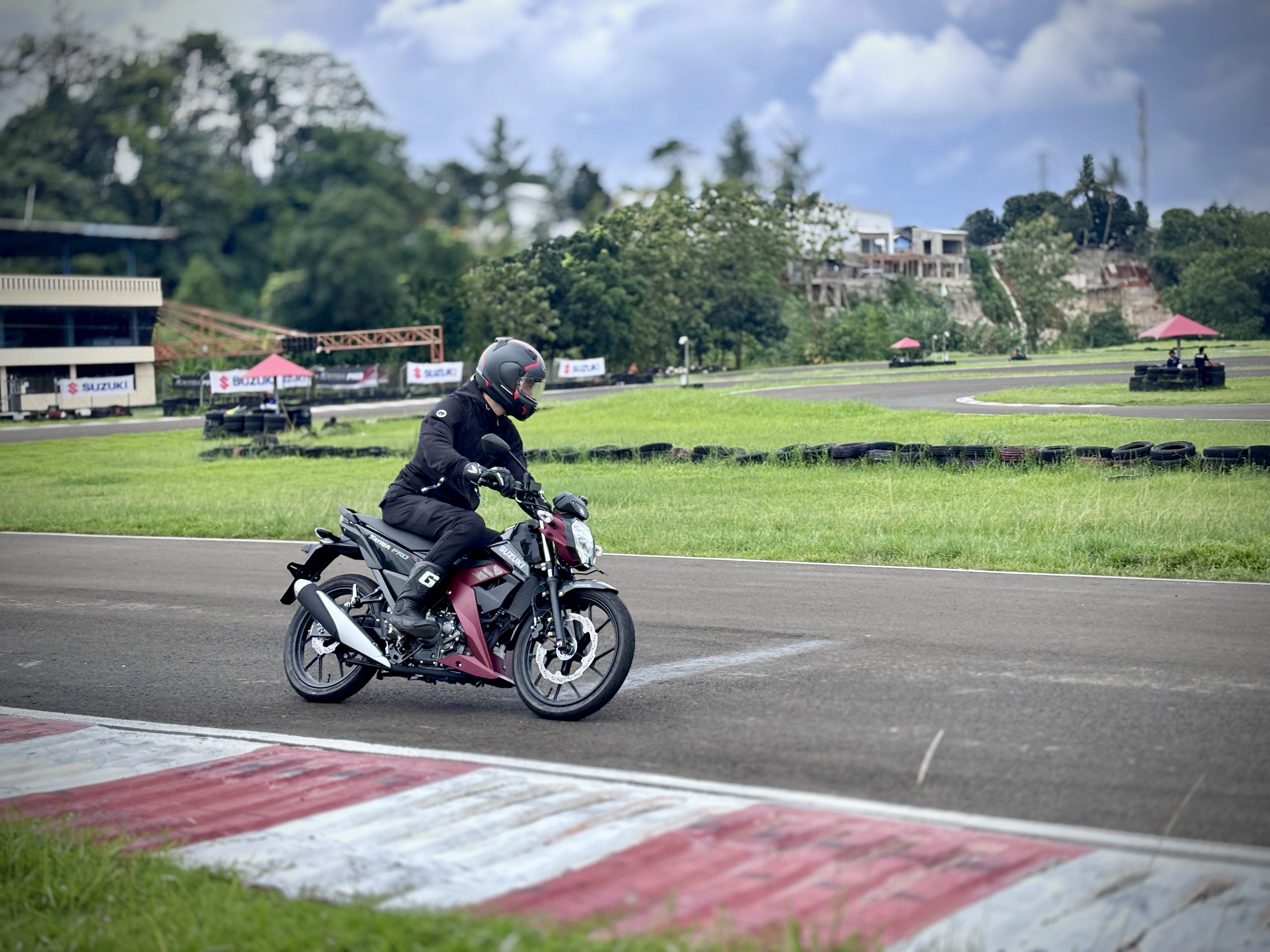 Bangkitnya Ikon Suzuki Sempurnakan Satria Dengan Teknologi Tambahan Pertahankan Status Legenda Kecepatan
