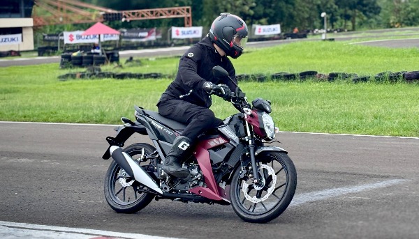 BANGKITNYA IKON: SUZUKI SEMPURNAKAN SATRIA DENGAN TEKNOLOGI TAMBAHAN. PERTAHANKAN STATUS LEGENDA KECEPATAN