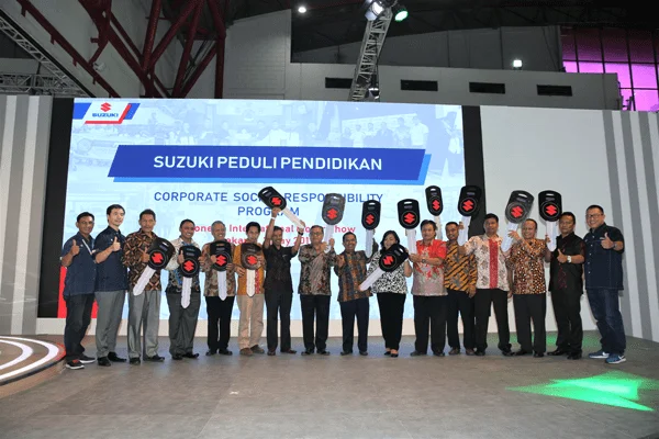 Dukung Pendidikan Indonesia Suzuki Serahkan Unit Mobil Ke Smk Dan Universitas1