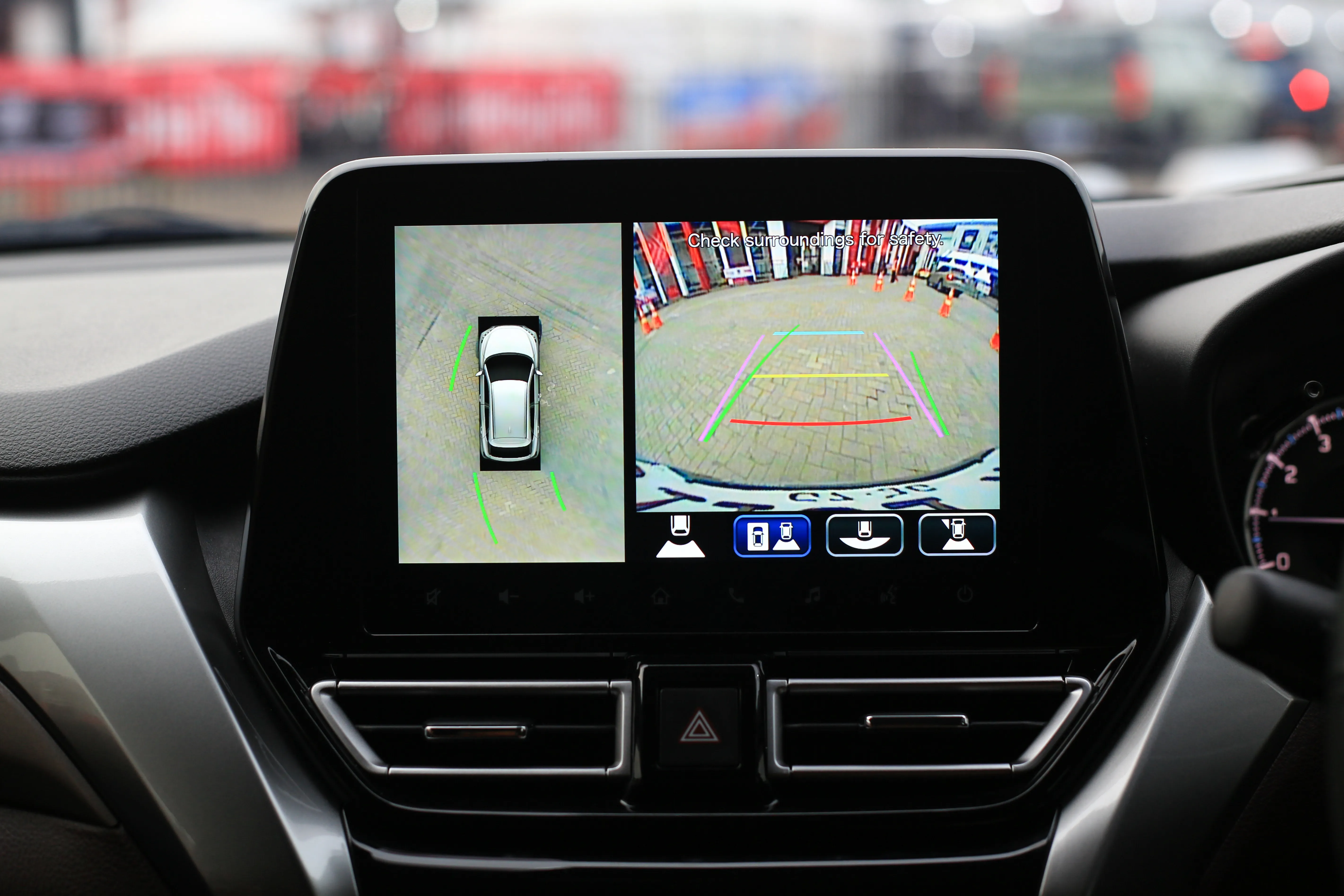 Manuver Mudah Di Lintasan Sempit Pengunjung Iims 2026 Kagumi Radius Putar Dan Fitur Parkir Cerdas Suzuki Fronx