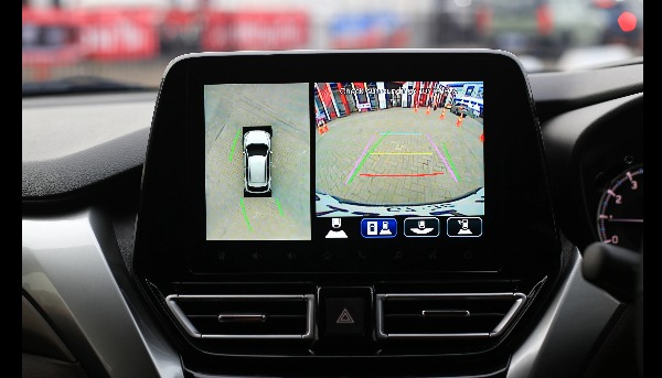 Manuver Mudah Di Lintasan Sempit Pengunjung Iims 2026 Kagumi Radius Putar Dan Fitur Parkir Cerdas Suzuki Fronx Thumb