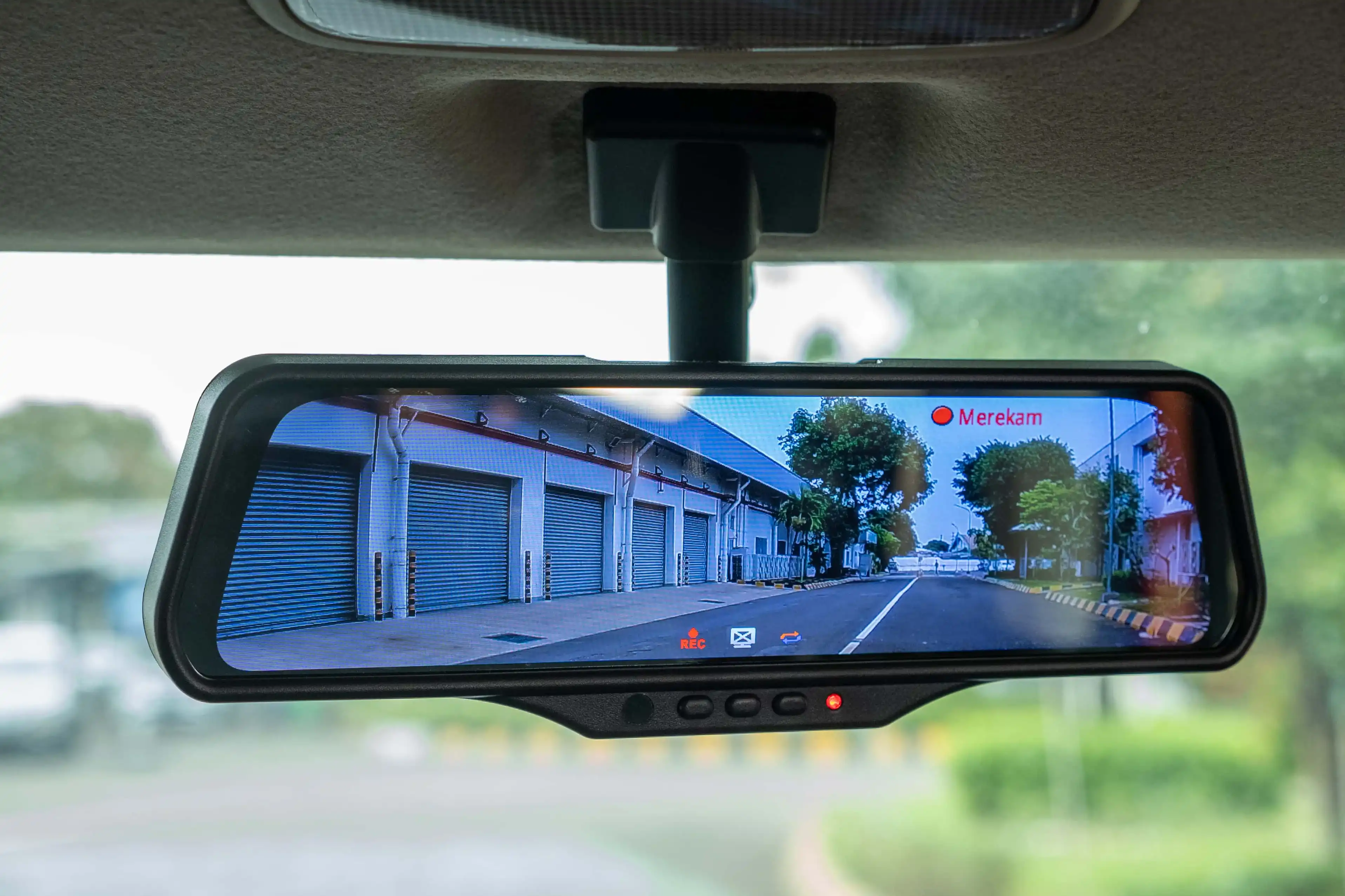 Pentingnya Fitur Smart E Mirror Pada Suzuki Xl7