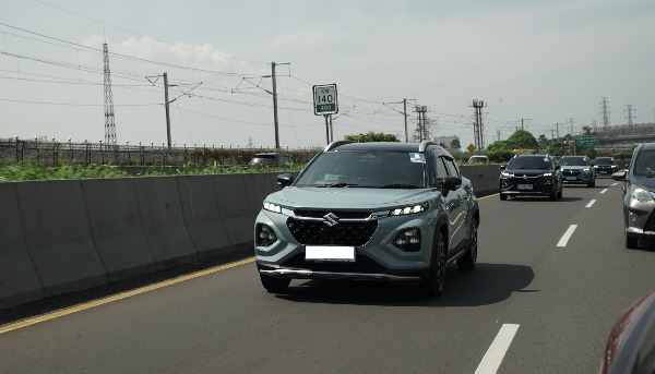 Perangkat Keselamatan Standar Seluruh Varian Suzuki Fronx Thumb