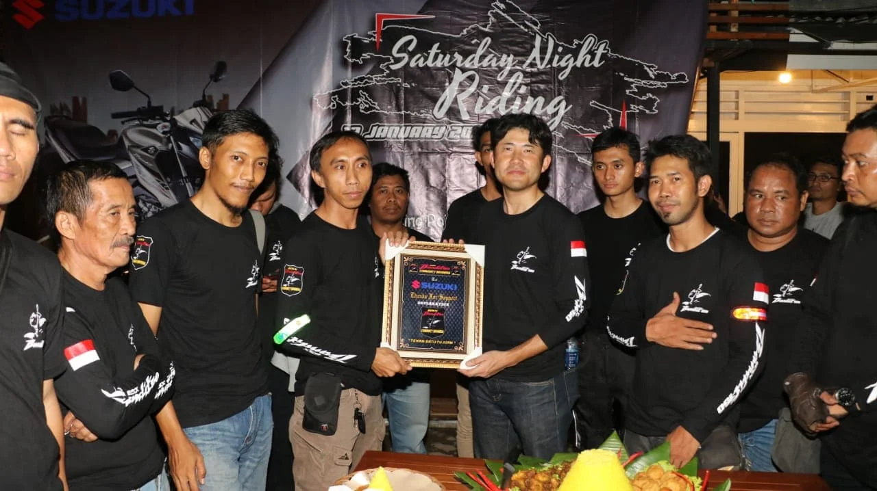 Ratusan Bikers Suzuki Kompak Riding Malam Hari1
