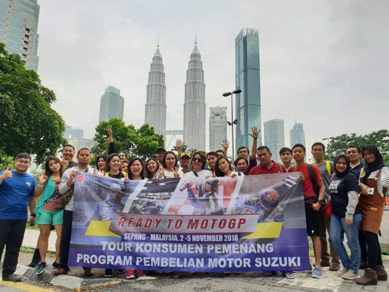 Rins Juara Disambut Penonton Suzuki Indonesia