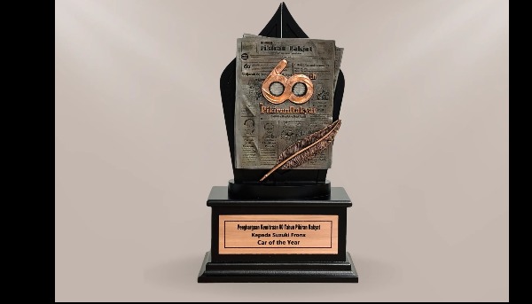 SUZUKI FRONX DINOBATKAN SEBAGAI CAR OF THE YEAR PADA PERAYAAN 60 TAHUN PIKIRAN RAKYAT
